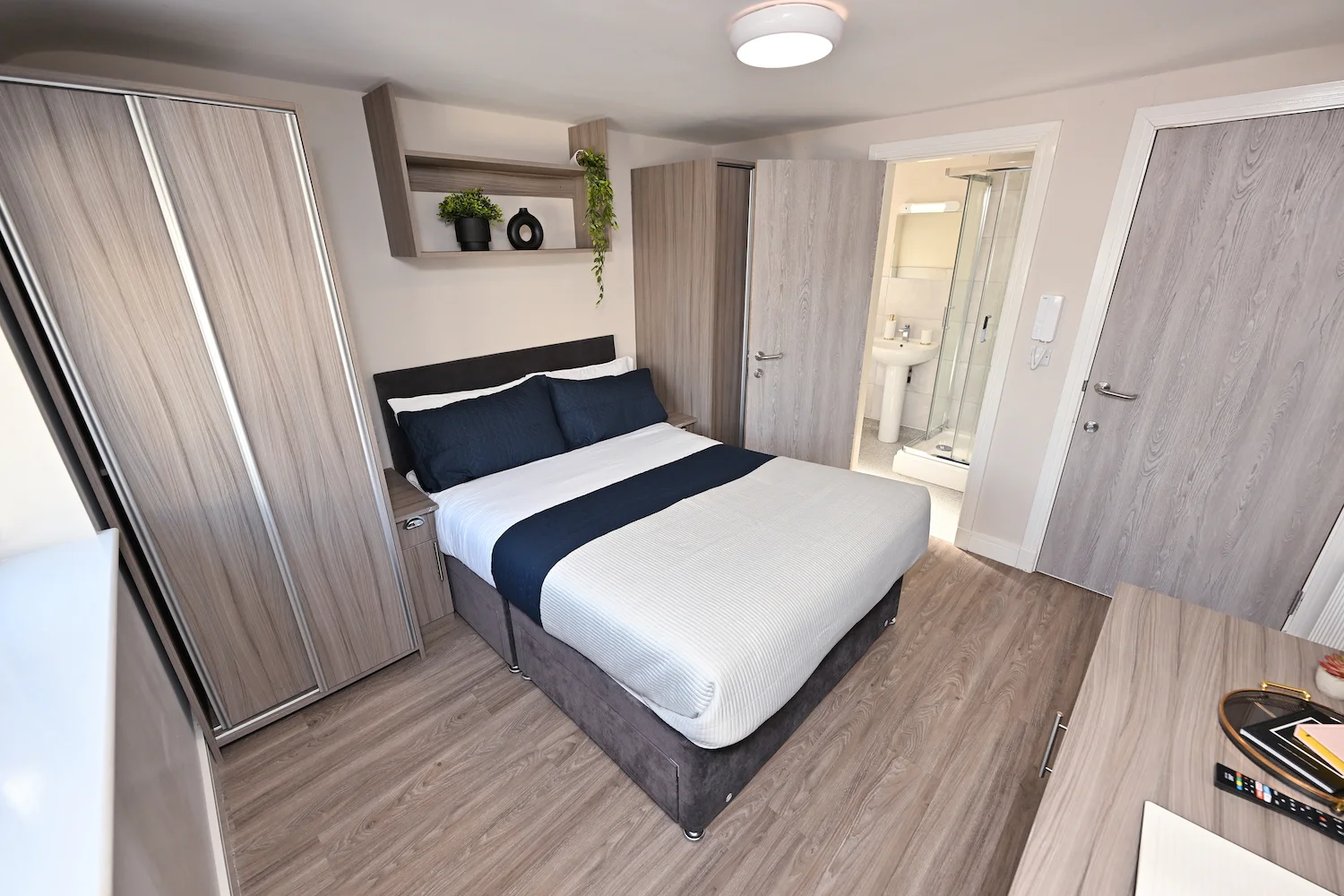 Omega House – Silver